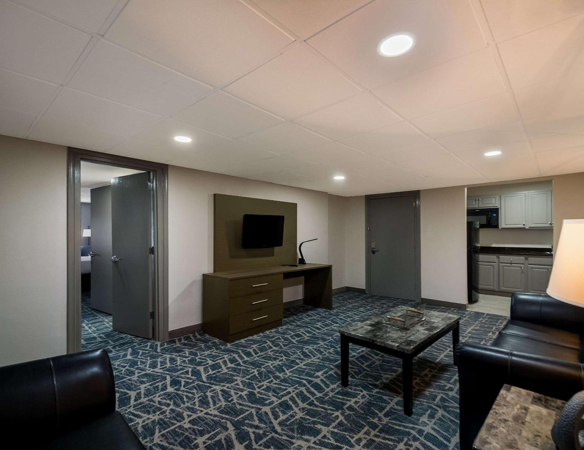 Comfort Inn Falls Church - Tysons Corner Zewnętrze zdjęcie