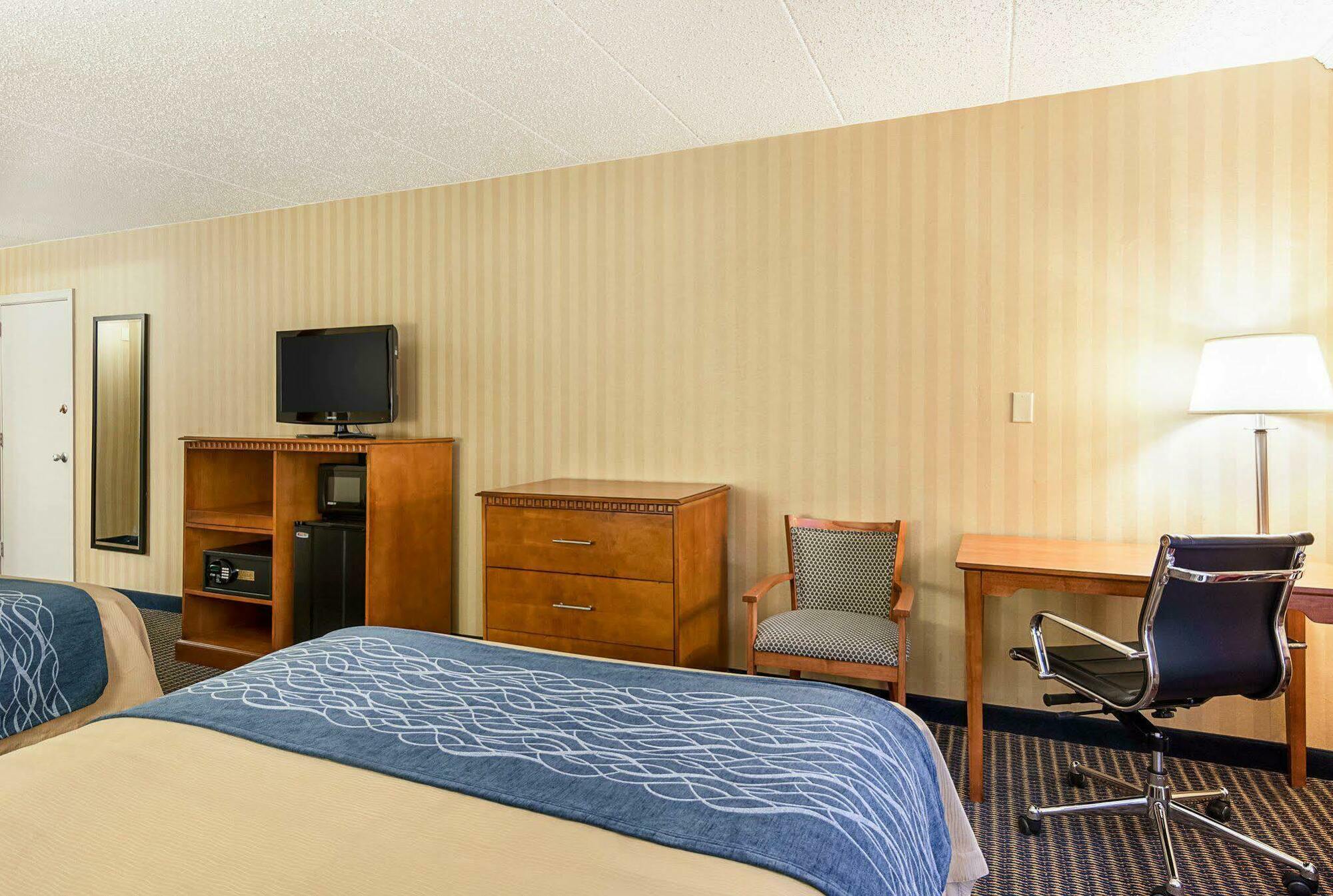 Comfort Inn Falls Church - Tysons Corner Zewnętrze zdjęcie