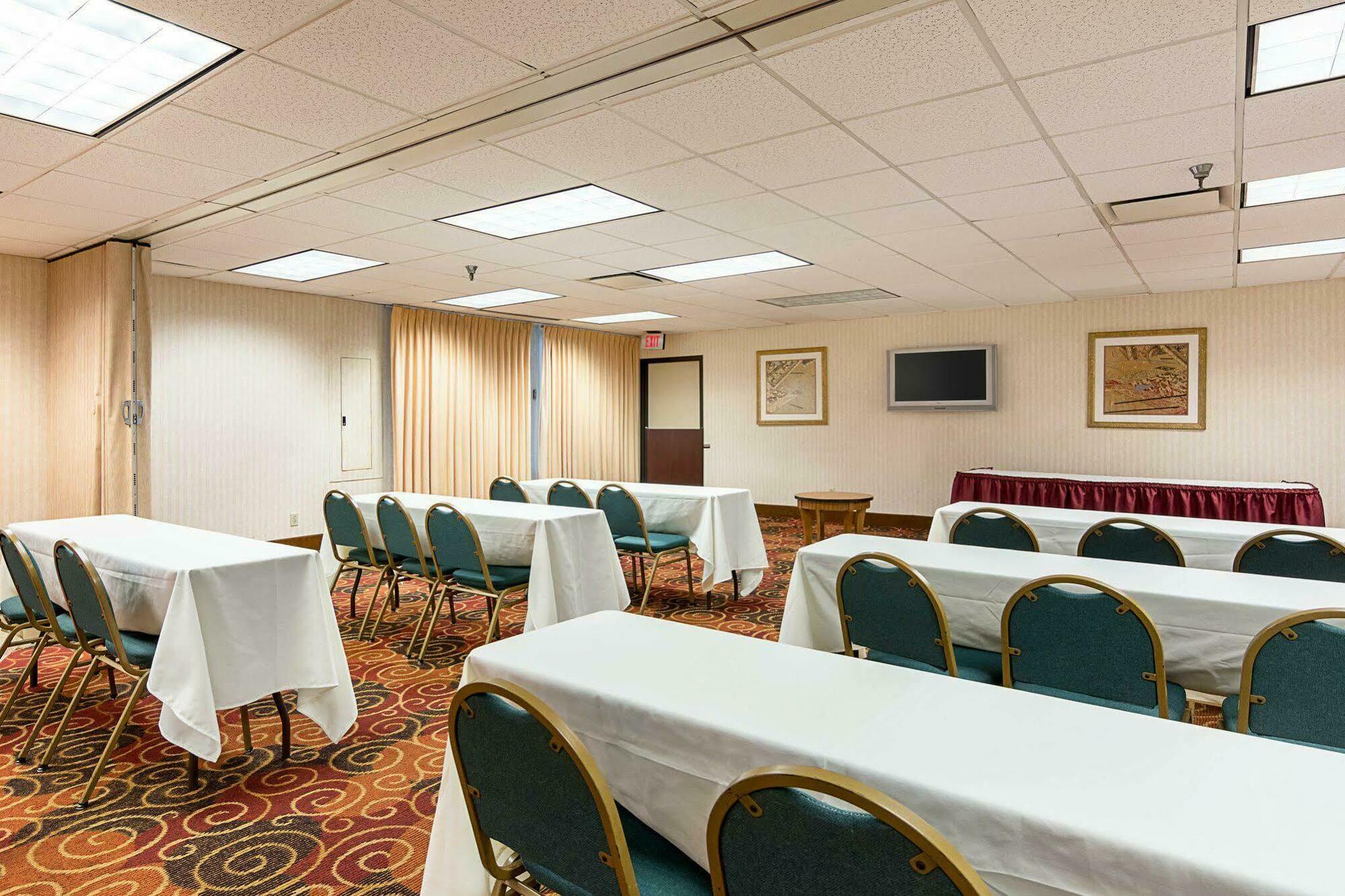 Comfort Inn Falls Church - Tysons Corner Zewnętrze zdjęcie