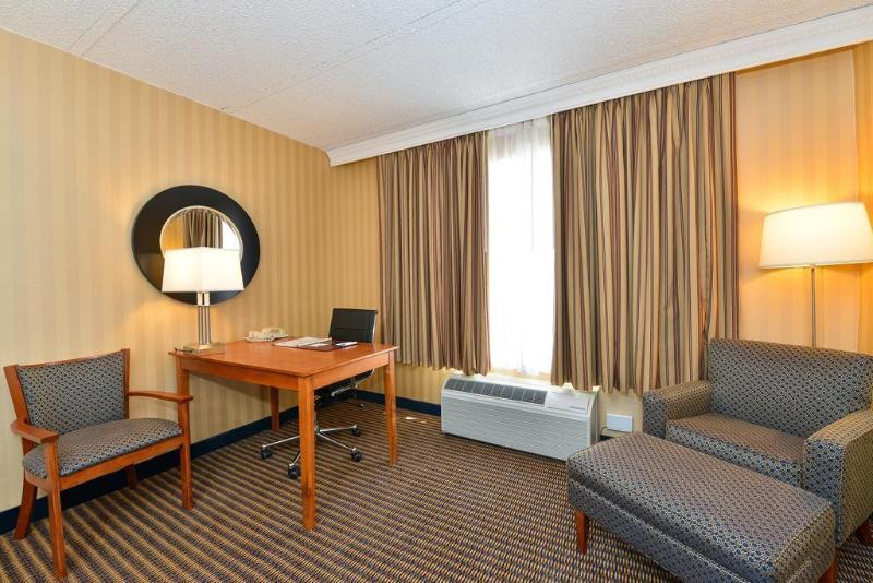 Comfort Inn Falls Church - Tysons Corner Zewnętrze zdjęcie